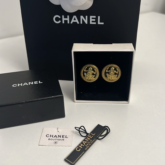 CHANEL GOLD BLACK Frog Earrings Clip ons Size 7/8” - Picture 5 of 12